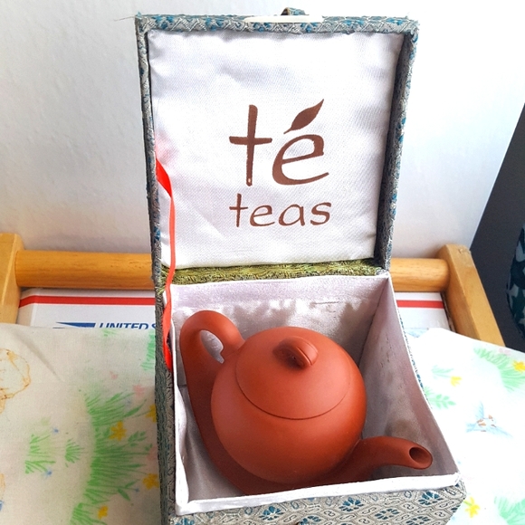 NIB Te Teas Terracotta Ceremony Teapot in Ornate Box - Picture 9 of 12